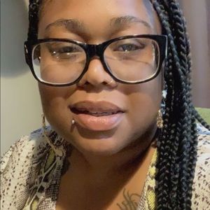 Meet your Posher, Ebony